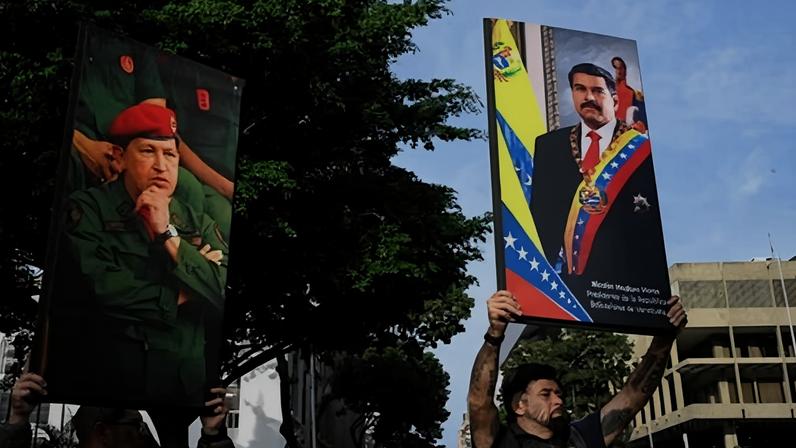 Government supporters hold photographs of Hugo Chavez and Nicolás Maduro in Caracas, Venezuela, on 3 January 2026.