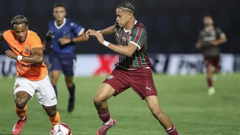 Matheus Reis em ação pelo Fluminense (Foto: Lucas Merçon/ Fluminense FC)