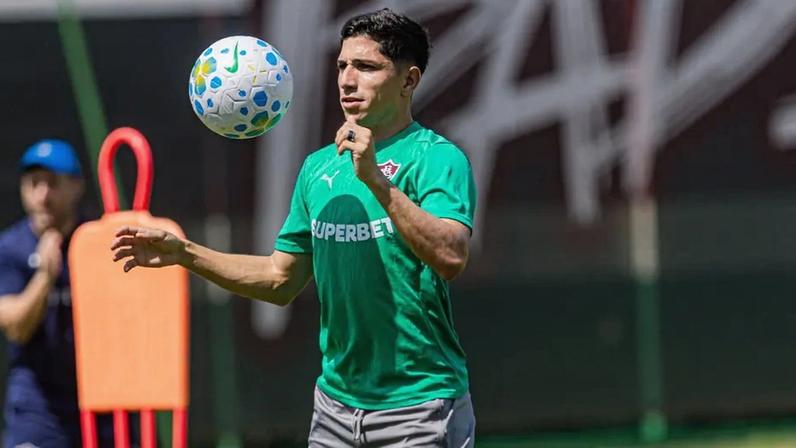 Savarino em treino do Fluminense no CT Carlos Castilho (Foto: Marina Garcia/ Fluminense )