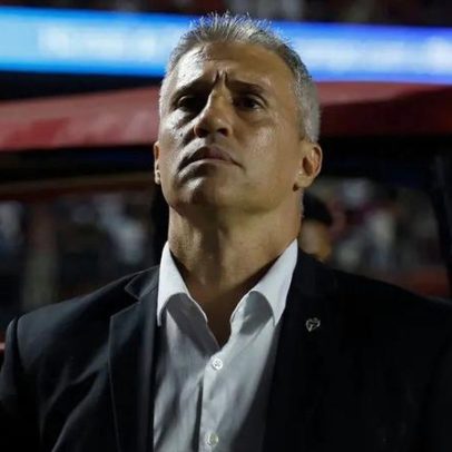 Crespo exalta união do São Paulo, pede calma e recua sobre rebaixamento