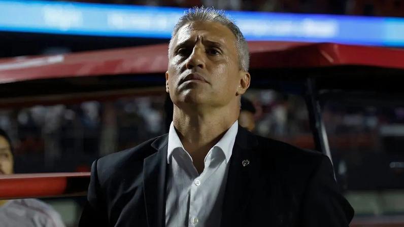 Crespo admitiu erro ao falar em rebaixamento no São Paulo (Foto: Rubens Chiri e Paulo Pinto/Saopaulofc.net)