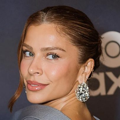 Grazi Massafera usa blazer invertido e faz aposta na alfaiataria em Dona Beja