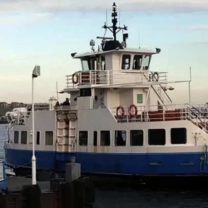 Serviço de ferry suspenso após danos da tempestade Chandra