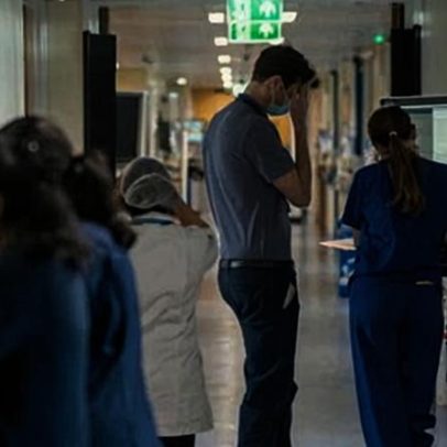 Casos de pacientes com gripe em hospitais ingleses caem pela segunda semana