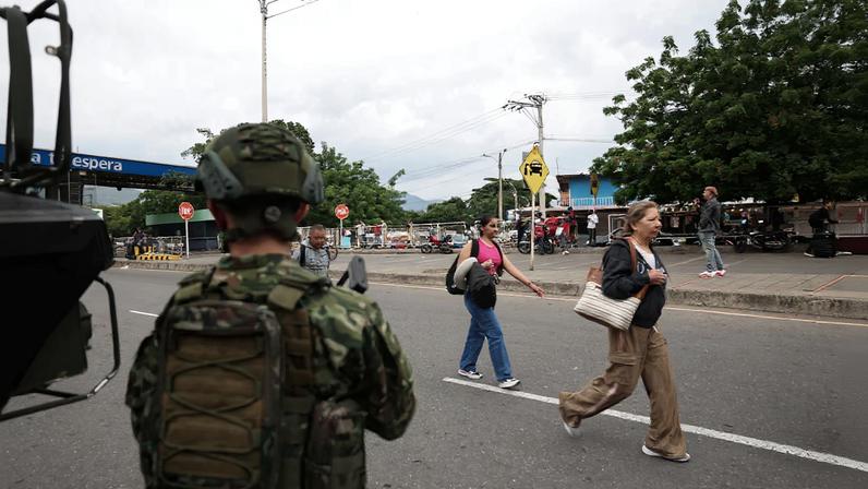 A Colombian soldier stands guard at the border between Venezuela and Colombia, after U.S. President Donald Trump said the U.S. has struck Venezuela and captured its President Nicolas Maduro, in Cucuta, Colombia, January 3, 2026. REUTERS/Luisa Gonzalez