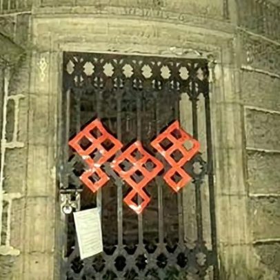 Vandalismo no túmulo de David Hume em Edimburgo com símbolos satânicos