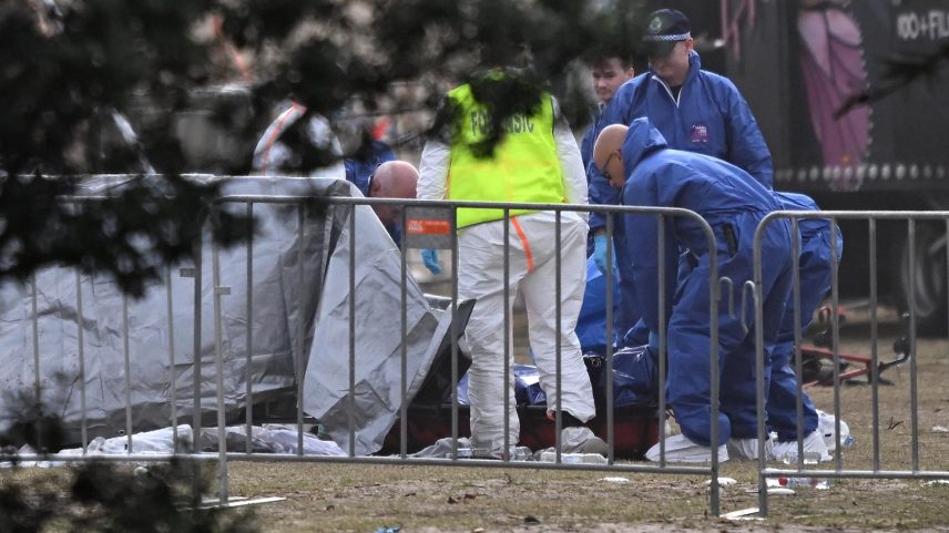 Atentado terrorista do Estado Islâmico deixou 15 mortos na Austrália. (Foto: DEAN LEWINS / EFE)