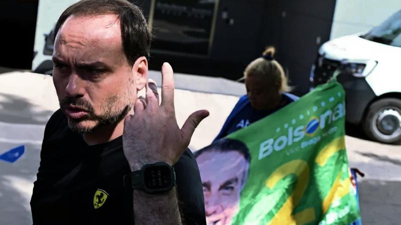 Carlos fala sobre nova regra imposta por Moraes para visitas familiares a Bolsonaro. (Foto: Andre Borges/EFE)