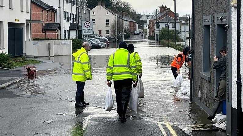Atrasos e problemas de comunicação na tempestade Chandra; DfI prevê mais chuvas