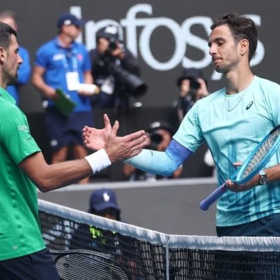 Djokovic avança no Australian Open após abandono de Musetti