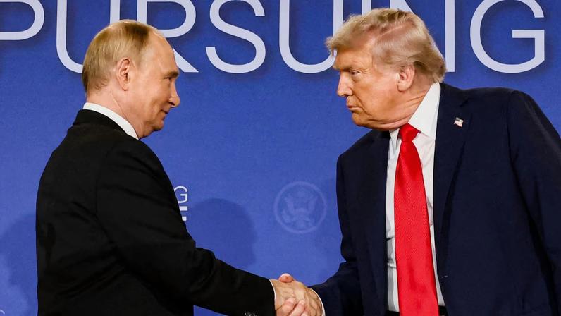 U.S. President Donald Trump and Russian President Vladimir Putin shake hands during a press conference following their meeting to negotiate an end to the war in Ukraine, at Joint Base Elmendorf-Richardson, in Anchorage, Alaska, U.S., August 15, 2025. REUTERS/Kevin Lamarque/File Photo