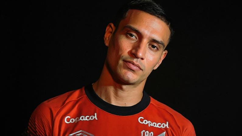 Juan Portilla, volante da Seleção Colombiana, é o novo reforço do Athletico Paranaense. (Foto: Duda Matoso/ Athlético-PR)