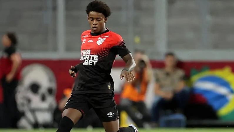 Bruninho chegou a ser afastado no Athletico antes de renovar. Foto: Duda Matoso/Athletico