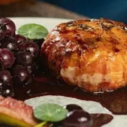 Camembert assado da chef Heaven é opção prática para fazer em casa