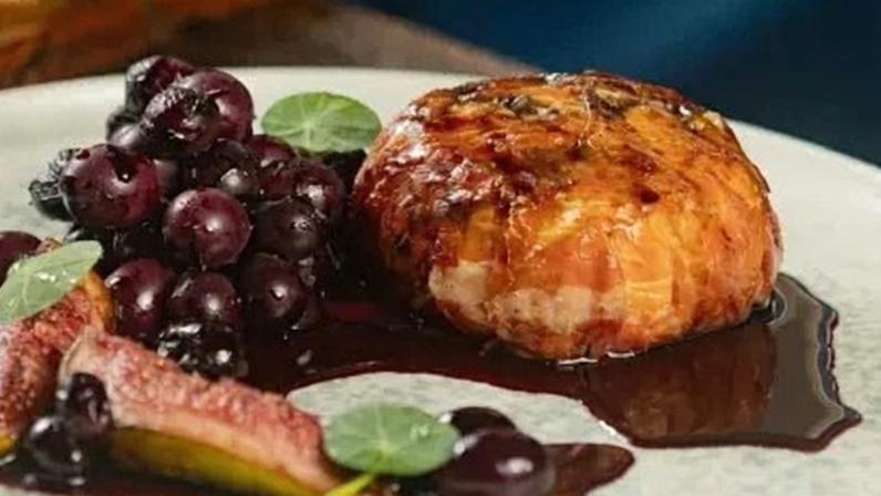 Camembert assado da chef Heaven é opção prática para fazer em casa