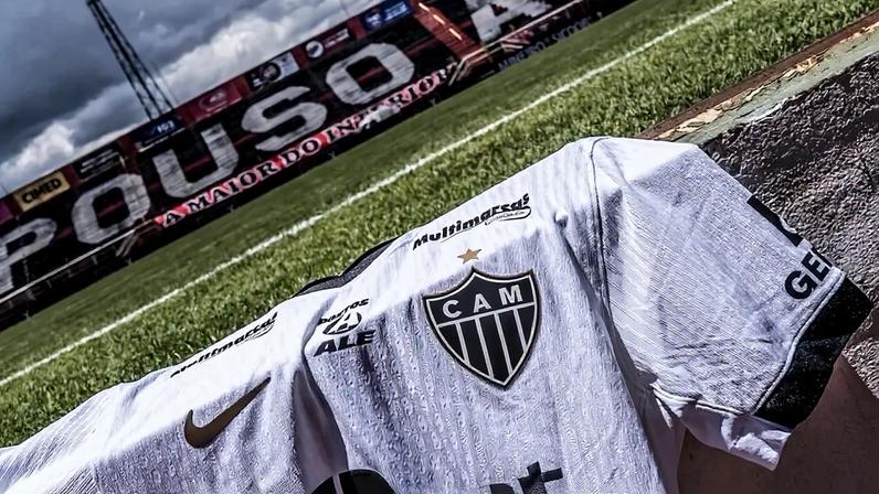 Camisa do Atlético no estádio Manduzão (reprodução Atlético)