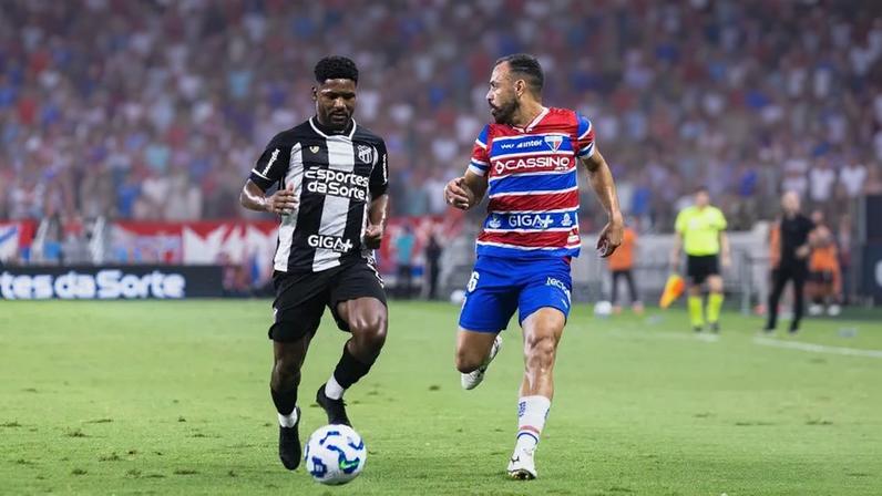 Partida entre Ceará e Fortaleza, pelo Brasileirão (Foto: Edileudo Rodrigues/MyPhoto Press/Gazeta Press)