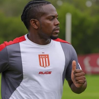 Athletico fecha contratação de atacante colombiano do Estudiantes
