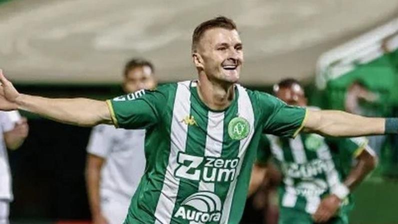 Chapecoense venceu o Santos na volta ao Brasileirão