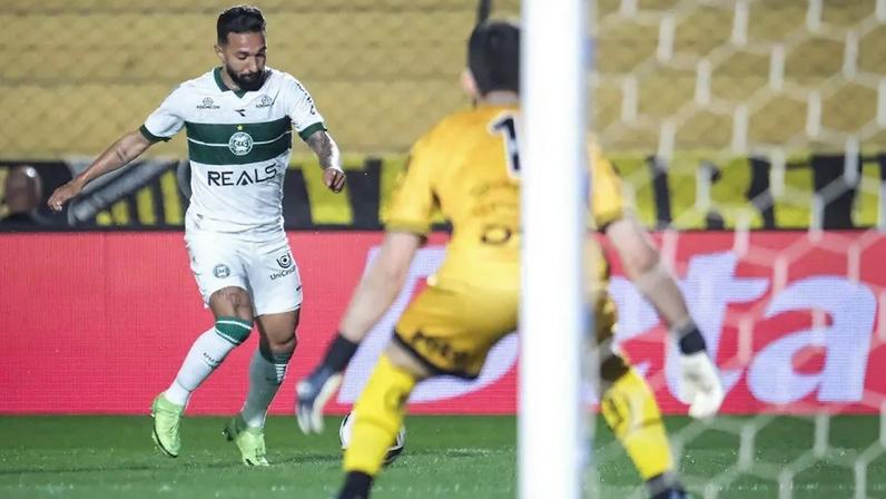 Clayson fez 22 jogos pelo Coxa em 2025. Foto: Gabriel Thá/Coritiba