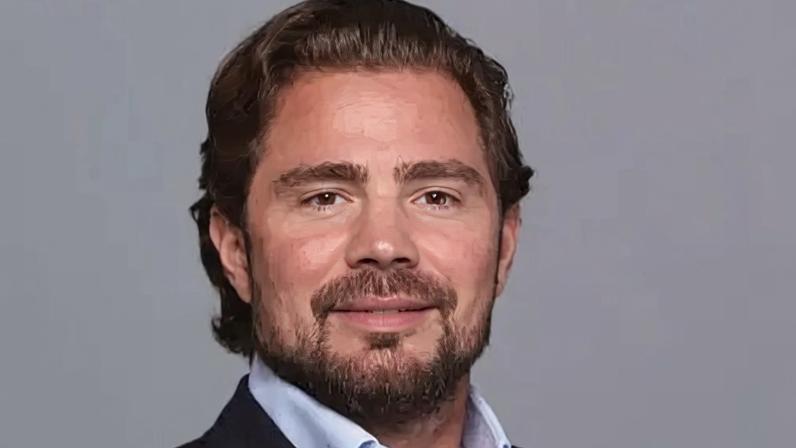 O banqueiro Daniel Vorcaro, dono do Banco Master e pivô das investigações da Operação Compliance Zero. (Foto: Gurometal/Wikimedia Commons)