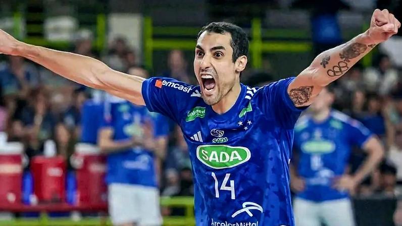 Douglas Souza foi campeão da Superliga 2024/2025 com o Cruzeiro (Foto: Reprodução/ Redes sociais)