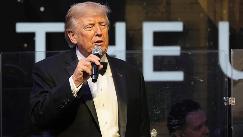 El presidente de Estados Unidos, Donald Trump, en la celebración de Nochevieja en su mansión de Mar-a-Lago, en Florida.