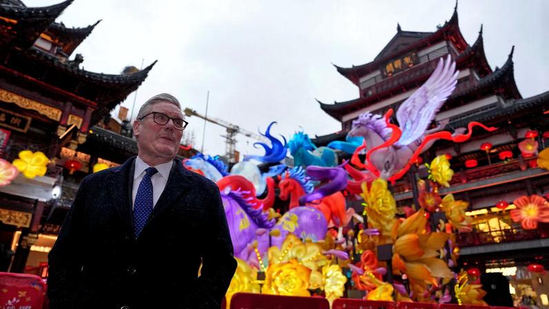 Britain's Prime Minister Keir Starmer visits Yuyuan Gardens in Shanghai, China, Friday, Jan. 30, 2026. Kin Cheung/Pool via REUTERS