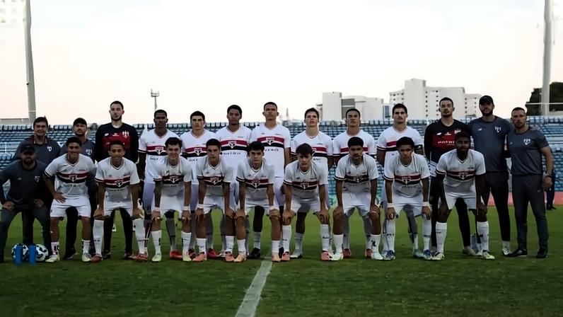 Elenco sub-20 do São Paulo que estará na Copinha. (Foto: Divulgação)