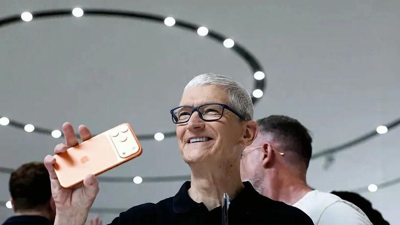 Tim Cook, CEO da Apple: iPhone 17 Pro Max estreia opção de 2 TB e atinge pela primeira vez a marca de US$ 1.999 (Justin Sullivan/Getty Images)