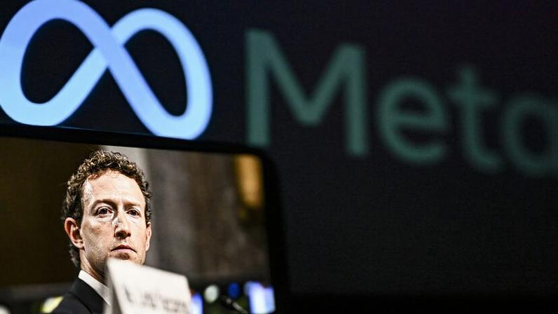 Uma tela de computador exibe o logotipo da Meta e o fundador, Mark Zuckerberg
