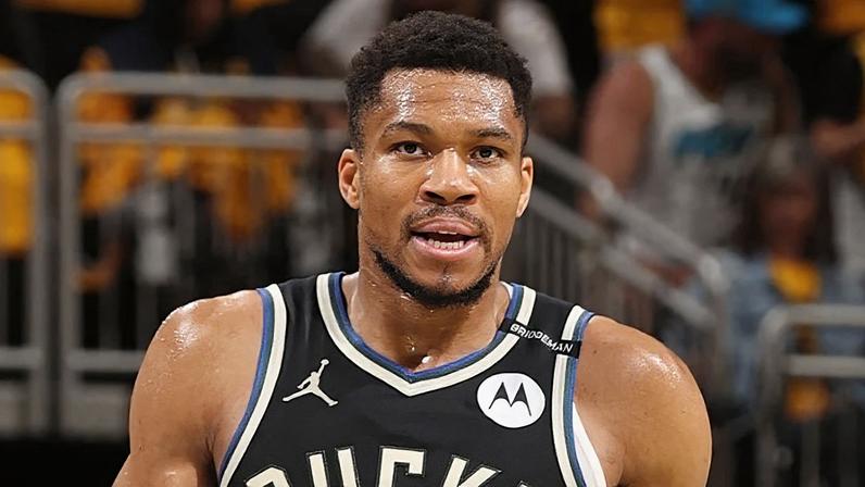 Giannis Antetokounmpo Bucks troca