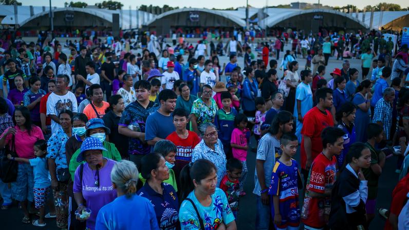 Displaced people queue for food at a temporary shelter amid clashes between Thailand and Cambodia along a disputed border area, in Buriram province, Thailand, December 16, 2025. REUTERS/Athit Perawongmetha/File Photo