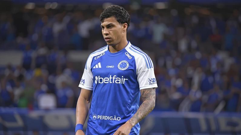 Kaio Jorge olha concentrado durante jogo entre Cruzeiro e Botafogo (Foto: Araceli Souza / MyPhoto Press / Gazeta Press)