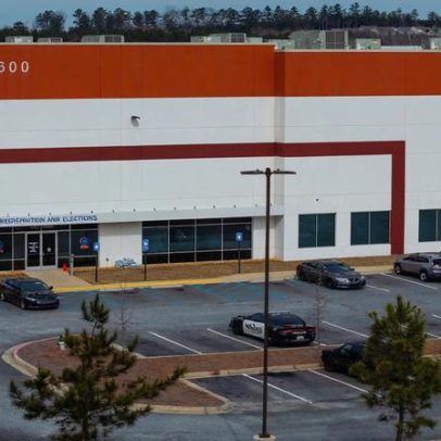 Democratas pedem explicação de espião sobre presença do FBI em local eleitoral