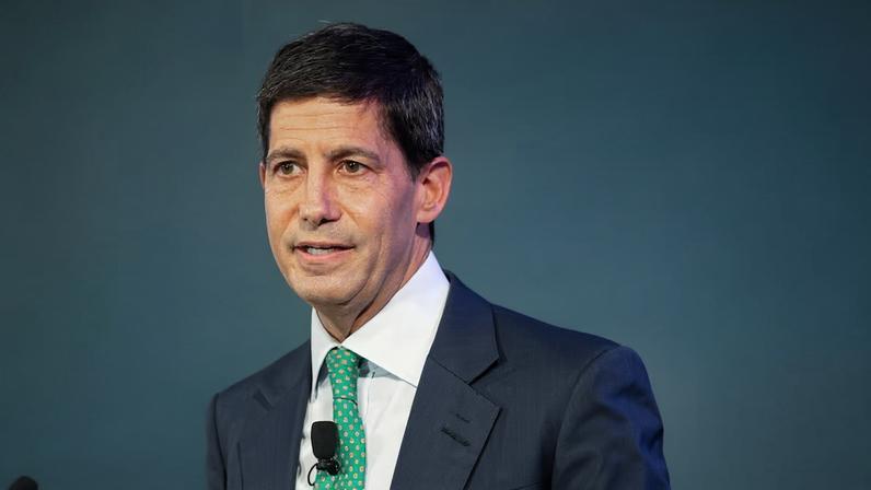 Kevin Warsh esteve no Board of Governors do Federal Reserve de 2006 a 2011, período que abrangeu a crise financeira global de 2008