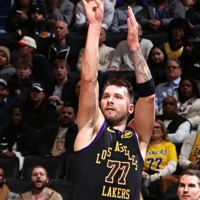 Doncic faz triplo-duplo e Lakers vencem Wizards
