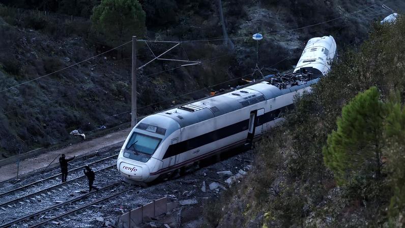 Governo espanhol defende investimentos em ferrovias após acidentes mortais