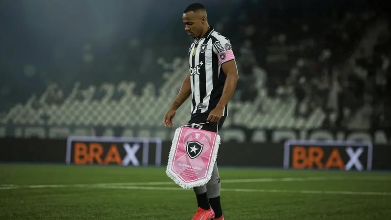 Marlon Freitas, do Botafogo, durante partida entre Botafogo x Bahia