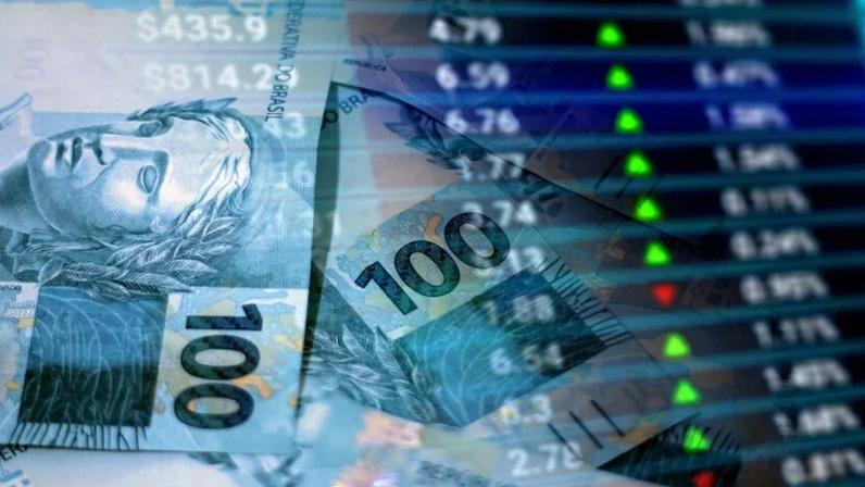Notas e moedas brasileiras com índices que indicam valores negativos e positivos.