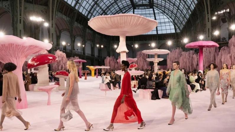 Mathieu Blazy estreia na alta-costura da Chanel