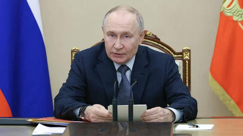 Putin elogia exportações militares russas apesar da pressão ocidental