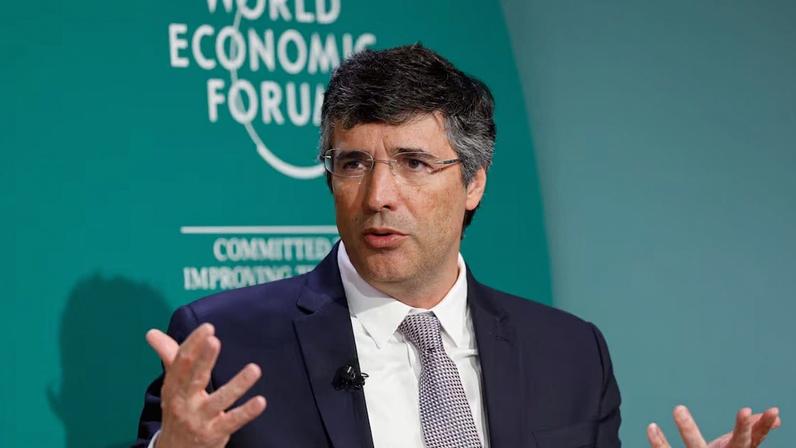 O top 10 é fechado pelo brasileiro André Esteves (222º lugar global), presidente e acionista majoritário do Banco BTG Pactual, com uma fortuna de US$ 14,2 bilhões