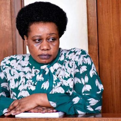 Corte ugandense concede fiança a proeminente ativista dos direitos