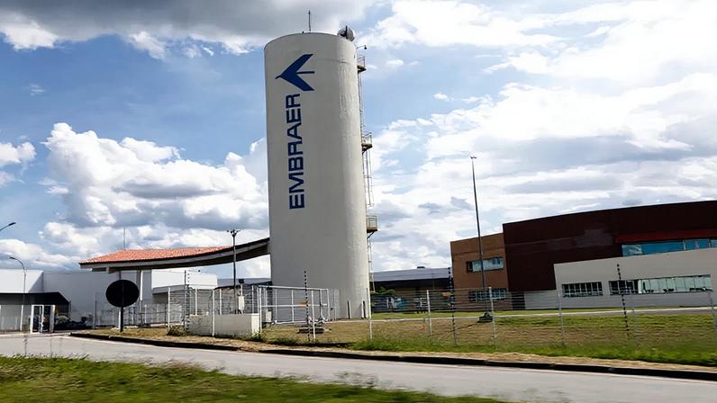 Gautam Adani fecha parceria com Embraer para fabricar jatos na Índia