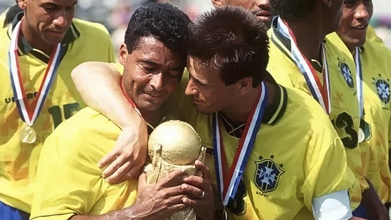Romário (à esquerda) e Dunga (à direita), dois dos principais personagens da conquista do tetracampeonato mundial do Brasil