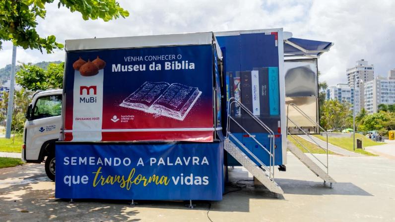 Caminhão da Bíblia chega a Santos para atividades religiosas