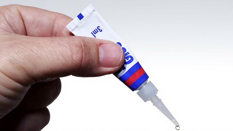 Entenda por que armazenar a Super Bonder na geladeira