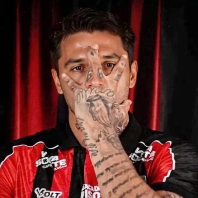 Vitória anuncia contratação de atacante que atuava na China