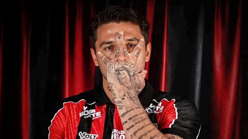 Pedro Henrique é anunciado como novo reforço do Vitória (Foto: divulgação / EC Vitória)